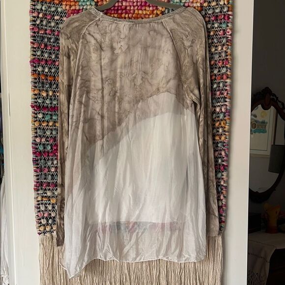 Women's Gray and White Top - Picture 8 of 9